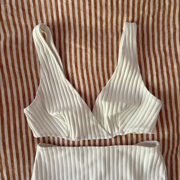 Solid & Striped White Ribbed Women's Bikini Set - Picture 3 of 7